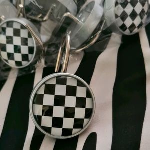 CHECKERBOARD SHOWER HOOKS